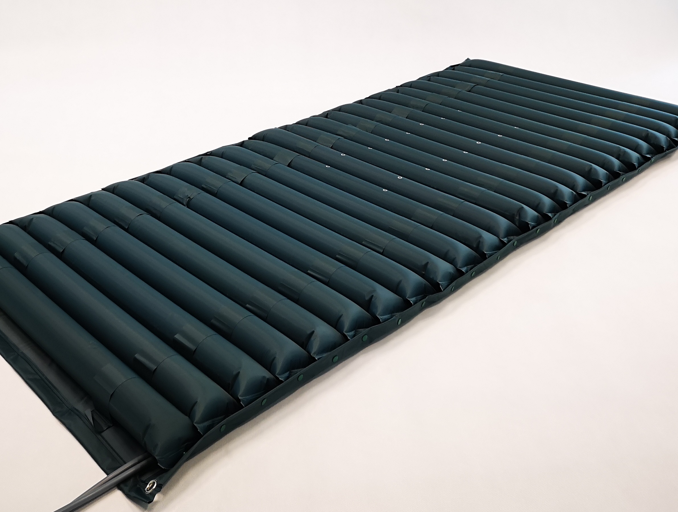 Materac przeciwodleżynowy rurowy z mikrowentylacją